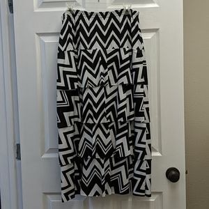 Junee Black & White Chevron Ruffled Skirt 2X *EUC*